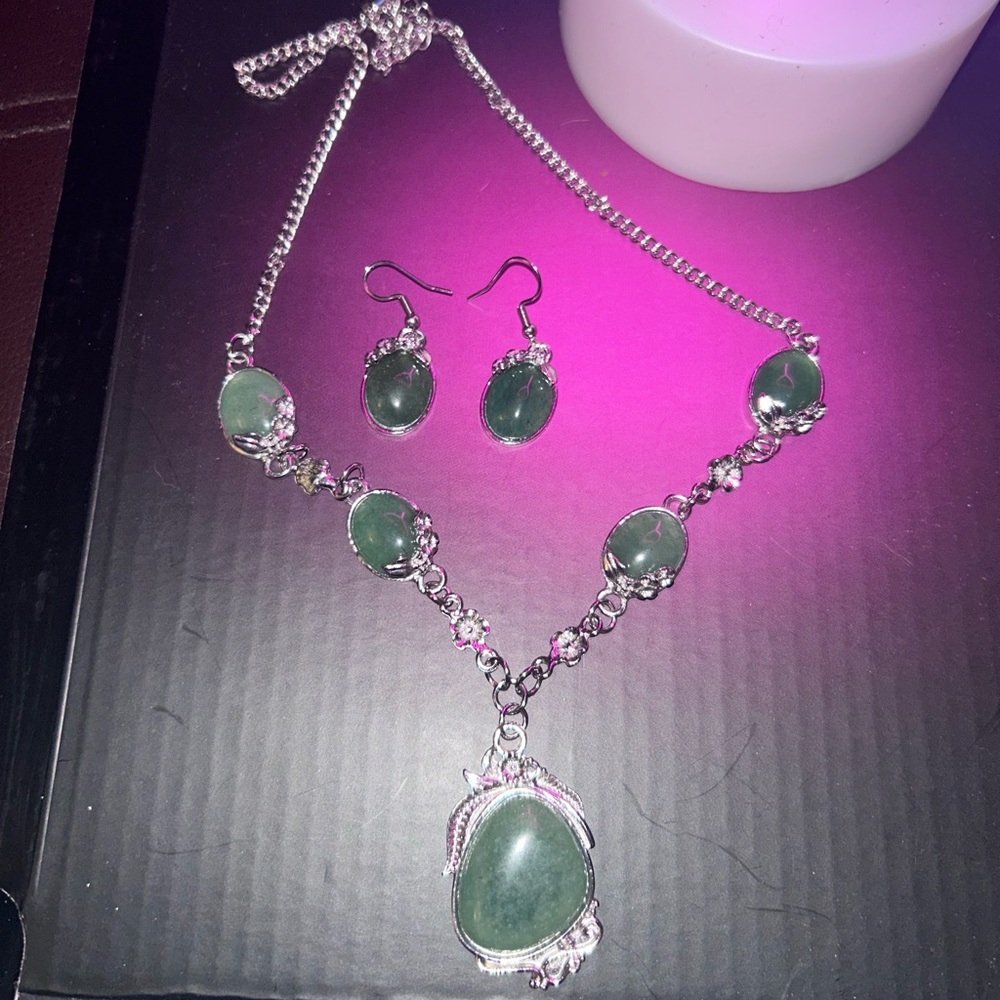 Green Aventurine Necklace (20 Inches) and Earrings in silver 140.00 ctw - Picture 4 of 6